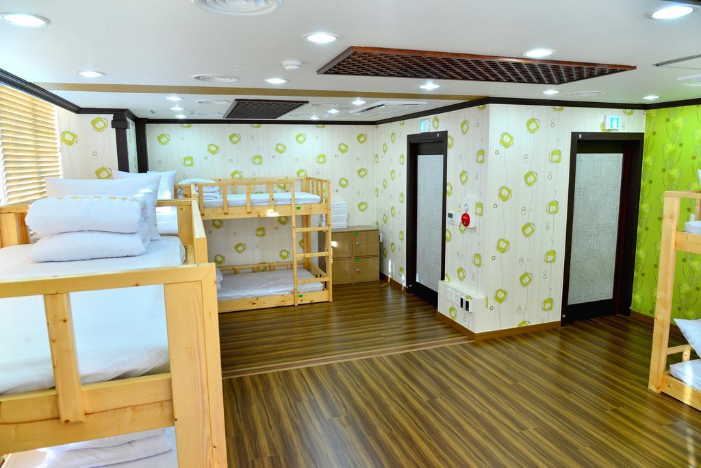 Seom Guesthouse Σεογκουίπο Εξωτερικό φωτογραφία