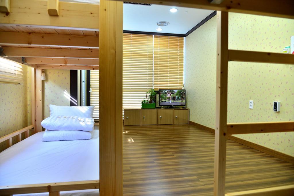 Seom Guesthouse Σεογκουίπο Εξωτερικό φωτογραφία